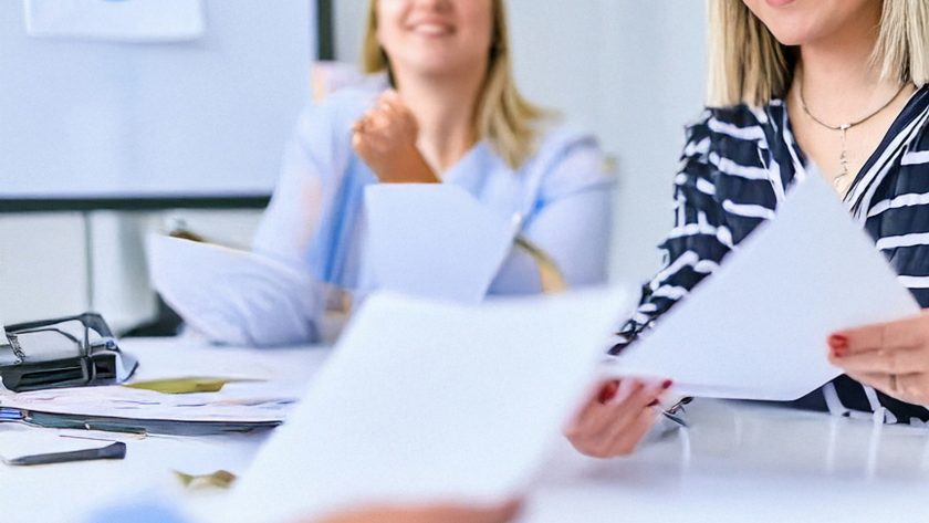 The Role of Business Coaching in Sharpening Your Speaking and Leadership Skills 2 Woman and man are sitting talking