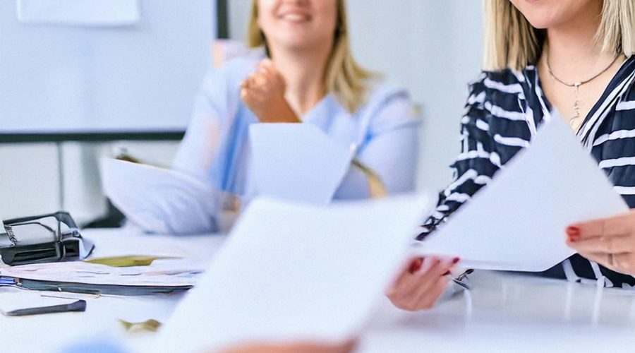 The Role of Business Coaching in Sharpening Your Speaking and Leadership Skills 2 Woman and man are sitting talking