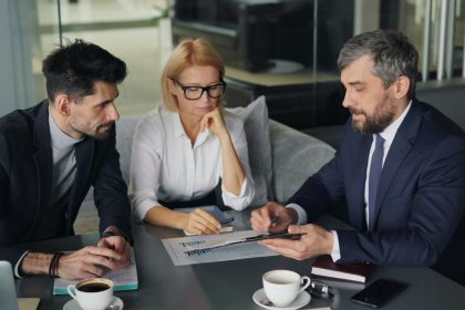 2 Men and a woman are sitting and talking about something