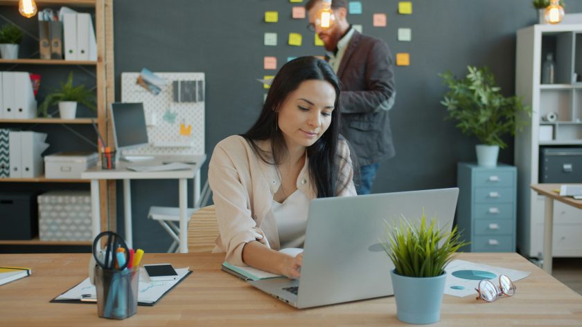 Why Choose an Online Coaching Certification Program A woman is sitting at her computer laptop